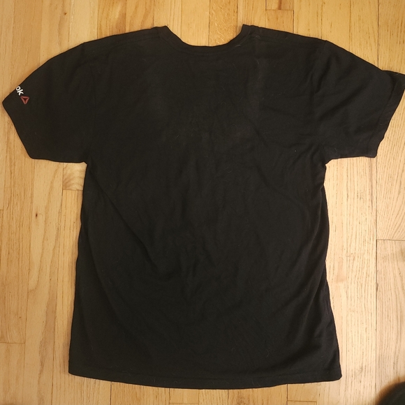 Reebok Graphic Logo Shirt with "Pain is Mental Fit is Forever" and Roaring Bear - Picture 2 of 2